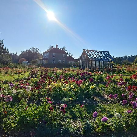 Woodside Farm Country Inn Sooke Zewnętrze zdjęcie