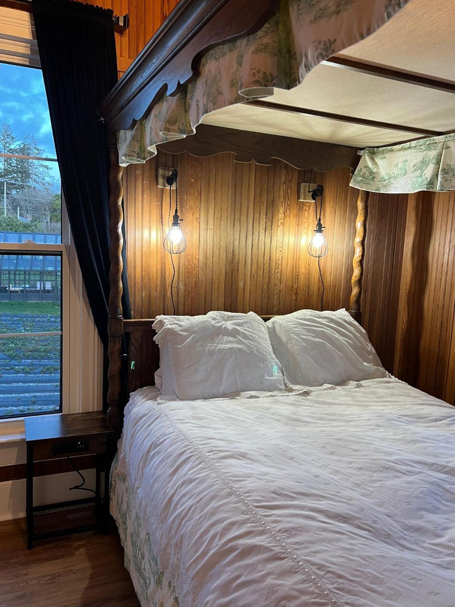 Woodside Farm Country Inn Sooke Zewnętrze zdjęcie
